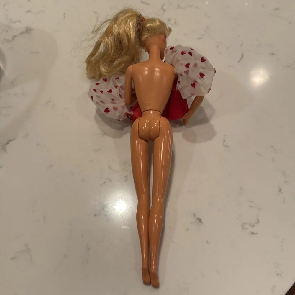LOVING YOU Barbie Doll #7072 – Mattel (1983) Head is 1976.  Body is 1966.